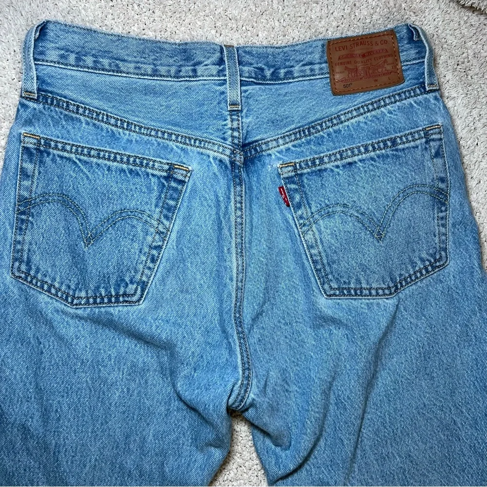 Levi's Light Blue Straight Leg Jeans - Picture 3 of 11